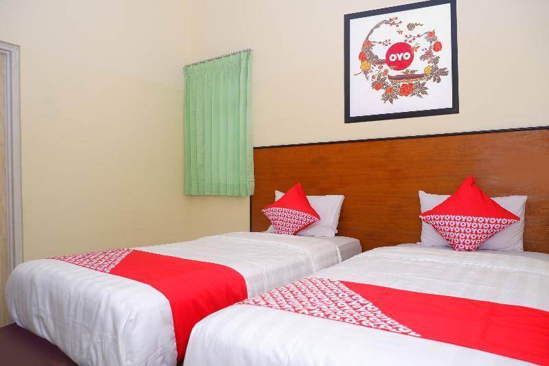 Hotel Pelangi Indah Семаранг Экстерьер фото